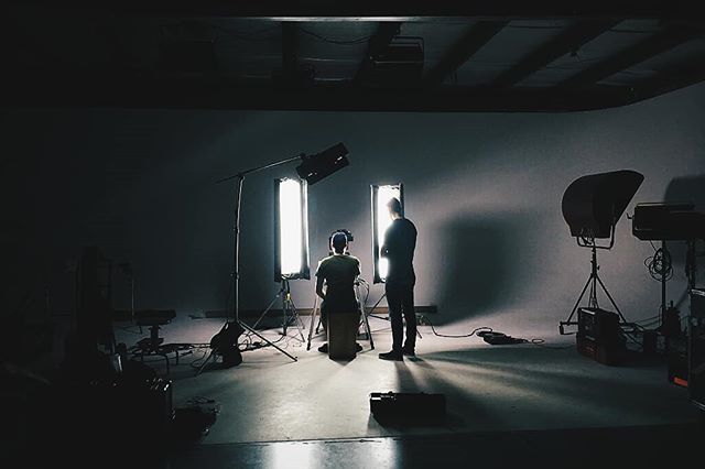MPCapture's tweet photo. Showing our intern, Jake, the ropes before a busy schedule next week. Enjoy the weekend! #videoproduction #setlife #lightenup #jakethesnake https://t.co/I4K1CZv1yC https://t.co/UuDVlo89Lz