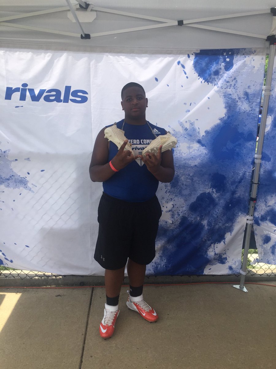 wpg_coach_rip's tweet photo. Meet Kenzavien Scott 6’2 247lb DE from Jackson, MS this kid will be one of the best 7th graders in the nation next year hands down!!!! @Rivals @247Sports @Rebels247 @CoachPAustin @CoachMattLuke https://t.co/41QWzrAf7D