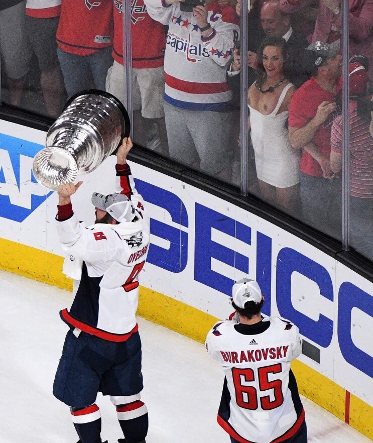 JamesRiddoch28's tweet photo. @andreburakovsky doing what every man watching was 👏🏻 fair play love https://t.co/cFTaKZdpL6