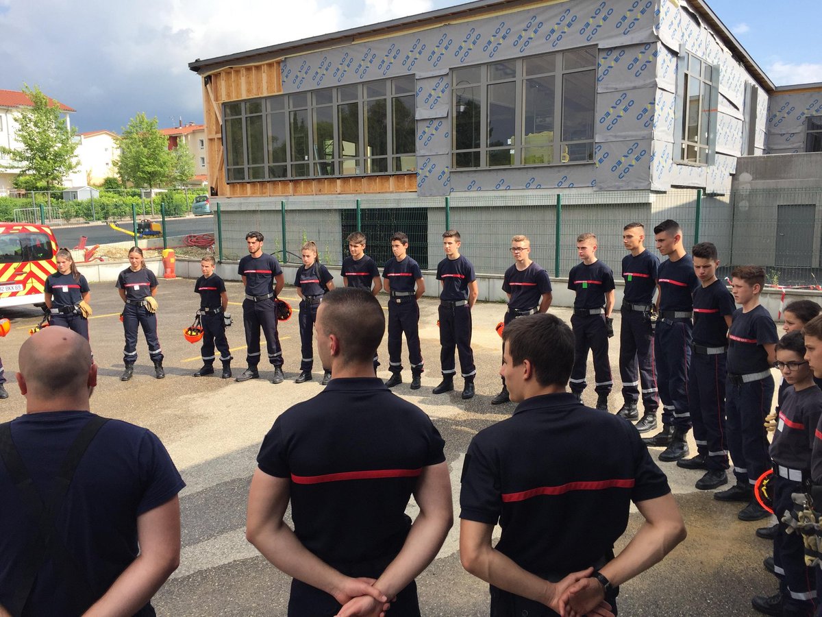 admjsp69's tweet photo. [Entraide]
Suite aux intempéries de l'Est Lyonnais. 28 #jsp et 7 formateurs sont actuellements présents sur la commune de Chaponnay afin de prêter main forte aux habitants sinistrés
#entraide #civisme 
@admjsp69 @SDMIS69 @udmsp69 https://t.co/srNIMawO7b