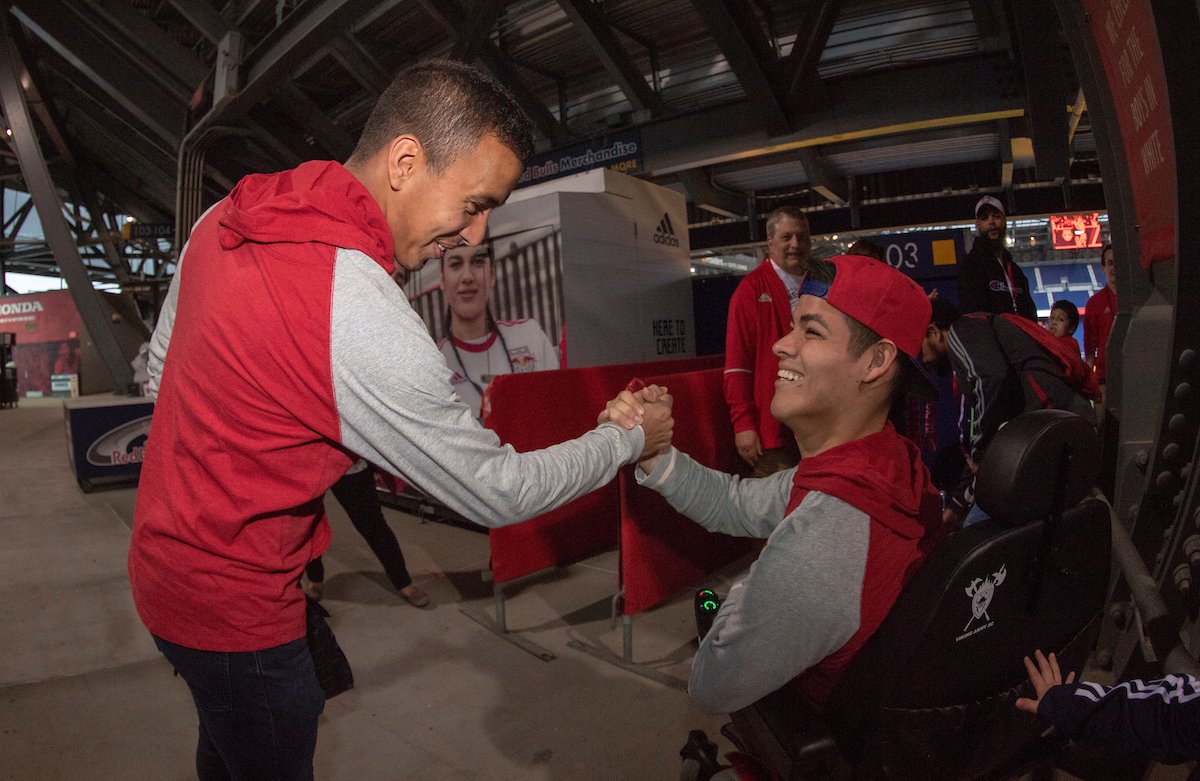 RBNYHelp's tweet photo. #NationalBestFriendsDay #RBNYAutographSession #RBNY https://t.co/5V46CU5xB9