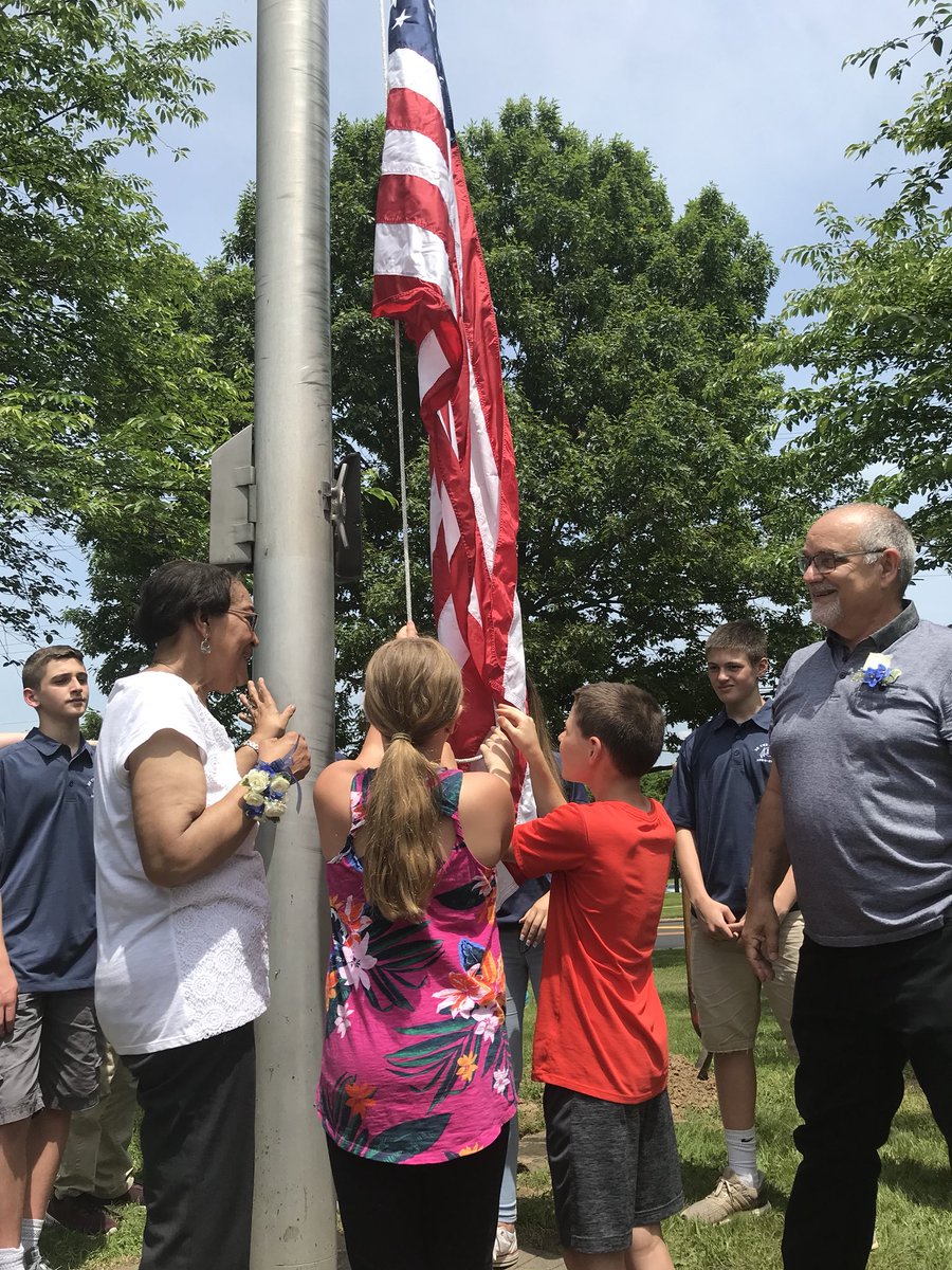 The @BethFox_WES Ss got to bring down the very last <a href="/CRSD_RMS/">CRSD_RMS</a> American Flag and raise the new one for Wrightstown Elem! What an honour! 🇺🇸 Welcome to your new school RAVENS!