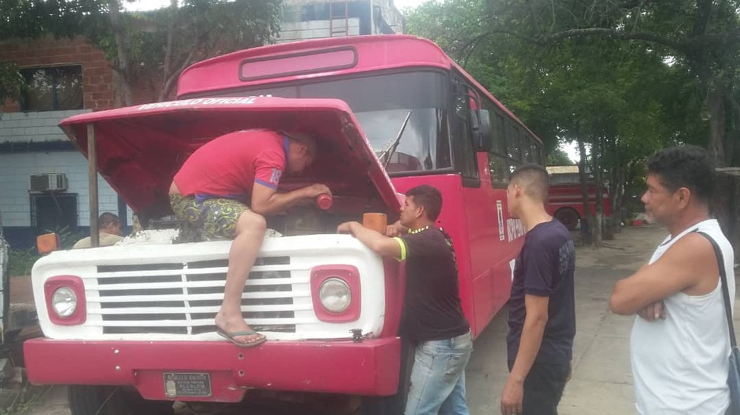 AlcaldiaBUrena's tweet photo. Gracias a la gestión del alcalde Jhon Carrillo @PsuvJhon se recupera parte del parque automotor de la alcaldía, que se encontraba totalmente inoperativo #UreñaSomosTodos https://t.co/eagF3aXCoO