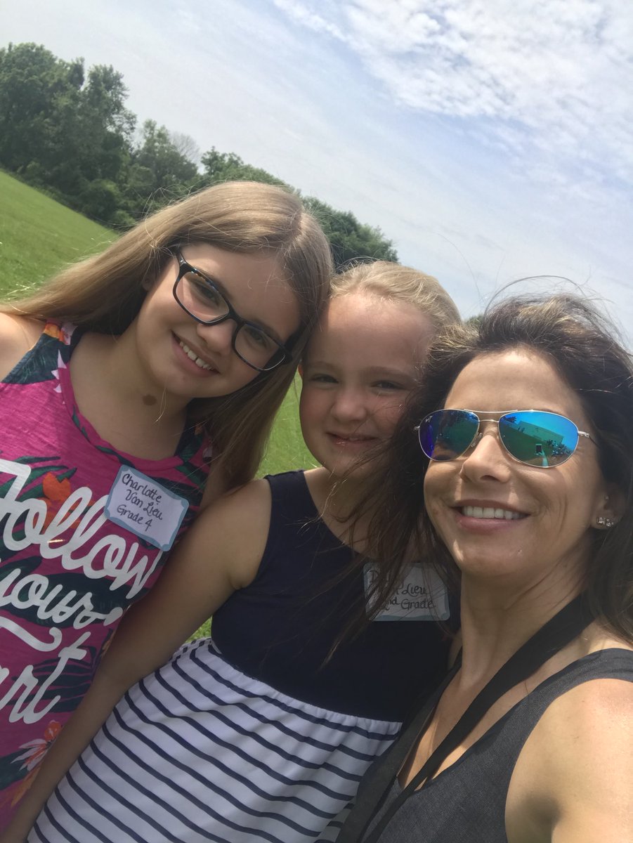 I am so grateful to my colleague Ms. Duretz for all her tireless work on our <a href="/CRSD_RMS/">CRSD_RMS</a> Legacy Ceremony celebrated with @BethFox_WES &amp; WES Ss including passing the torch to my beautiful &amp; kind nieces. What a day! #legacy #KindnessMatters #LeadLAP