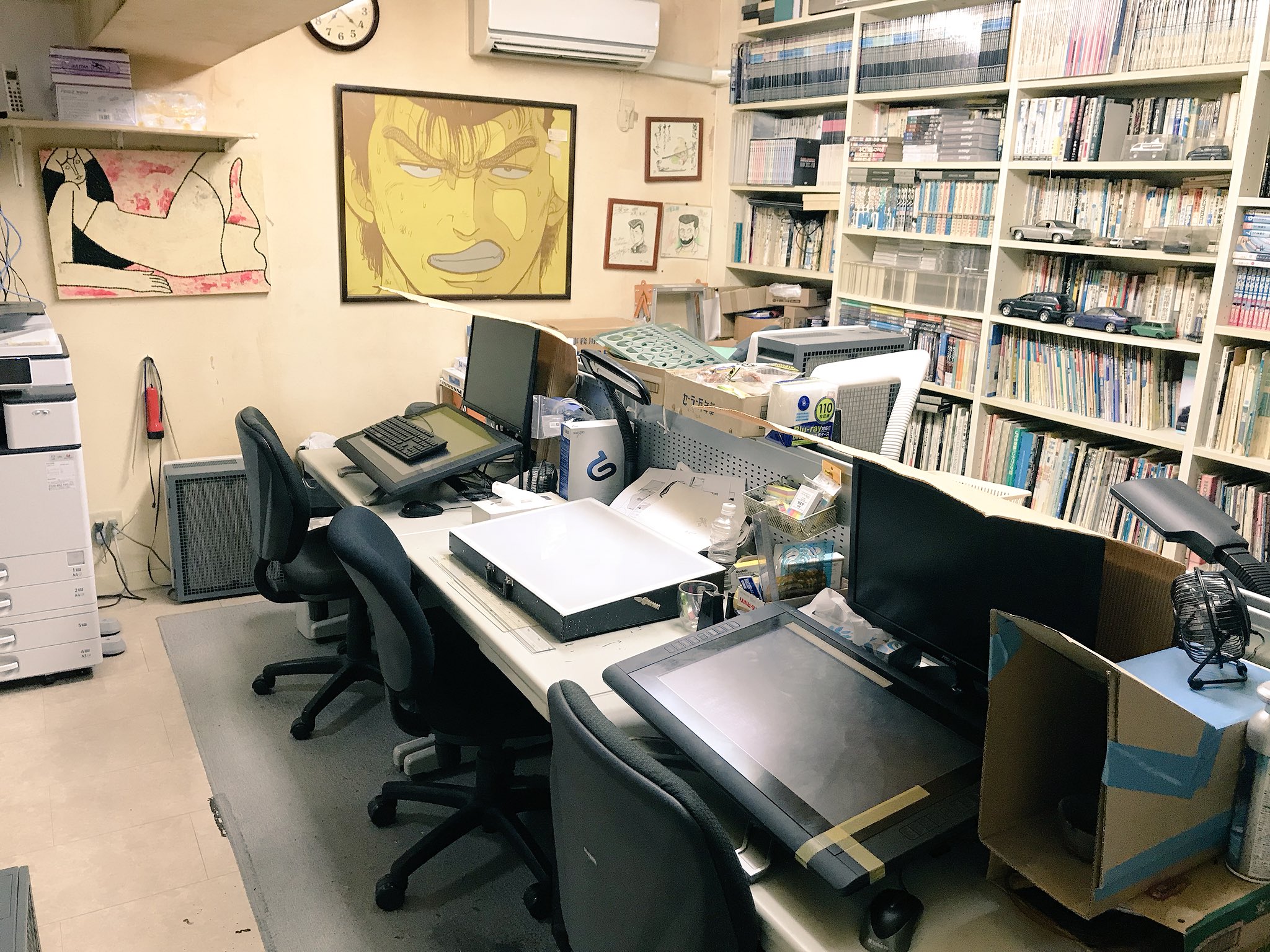 渡辺 潤 連載始まるとすぐに汚くなる仕事場 かろうじてリビングは何とか保っているが 他の作家さん達はどうなのだろうか 仕事場 漫画家 デガウザー T Co Hre7os0ply Twitter