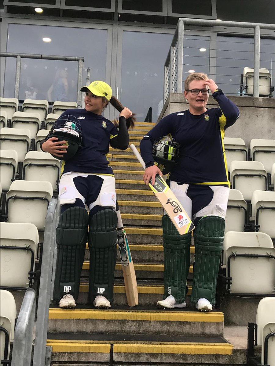 zella15j's tweet photo. Just fixing our hair before game day!! Catch us live on @supersporttv 12 at 11:45 SA time (10:45 UK time) #SAvsENG #AlwaysRising #MomentumProteas #tocolifting #cricketlife๐ https://t.co/KiOQORuDV8