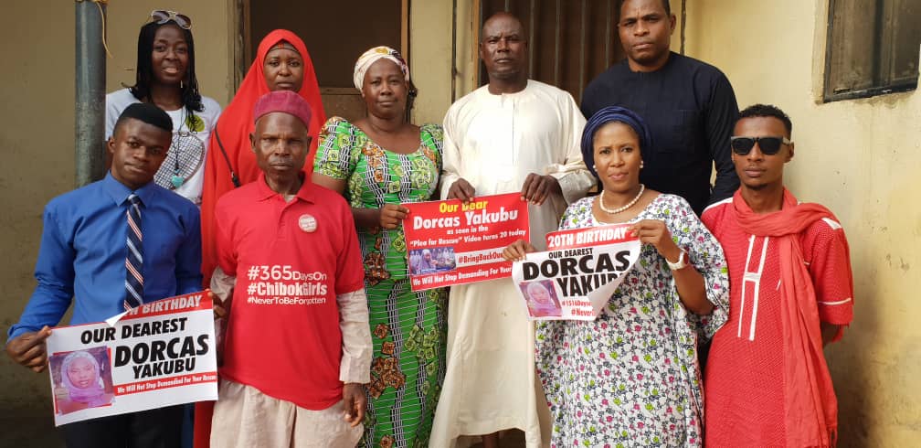 FlorenceOzor's tweet photo. #DocasYakubu
@BBOG_Nigeria spent Sit out today with #DocasYakubuParents
They are broken but hopeful
They are weak but strengthened in God.
They are determined and we are resolved to never stop holding @NGRPresident to his constitutional duty.
#BringBackOurGirls
#4Years2Long https://t.co/cDnpnJBIO2