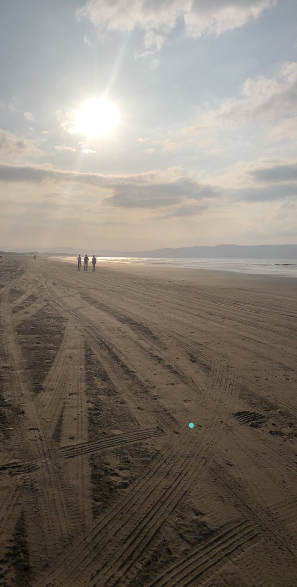 Benone strand this evening #nofilter #nofilterneeded #benone #benonestrand #northcoastni #causewaycoast #loughfoyle #donegal #beachlife #beach #limavady