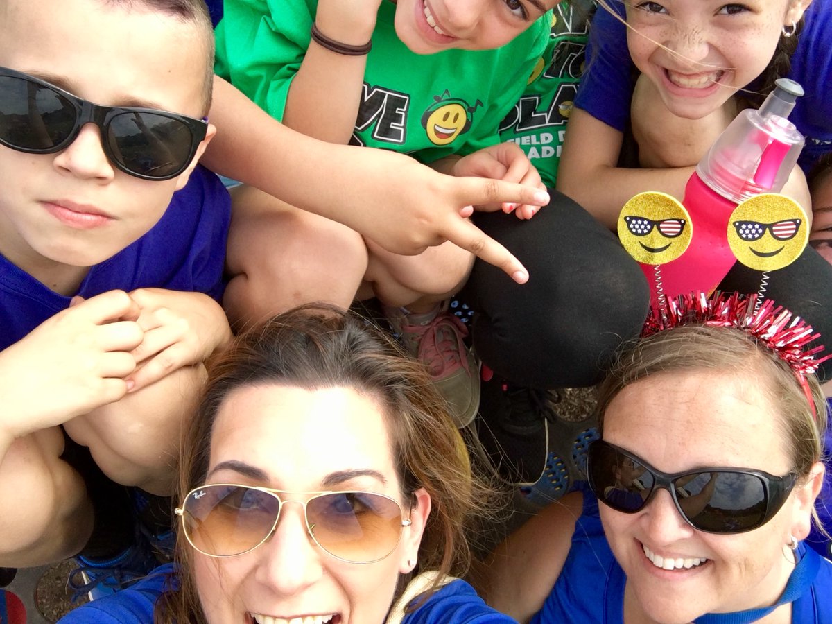 MrsJVMiller's tweet photo. What fun we had!!! #emojitheme 💜💚🐾😁👊😎🤗👍 @MrsCullenPKPE @WestMilfordSupt @daniel_novak_WM https://t.co/Vjsgnyamm2