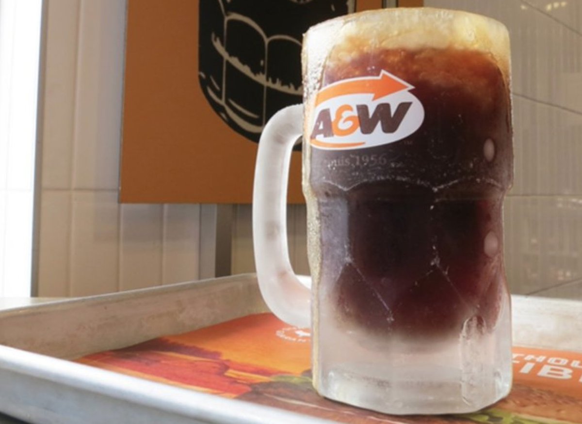 DailyHiveVan's tweet photo. . @AWCanada becomes the first fast-food chain in North America to eliminate plastic straws👏👏👏 https://t.co/09qXNZRWVS https://t.co/XUWgBbXcdb