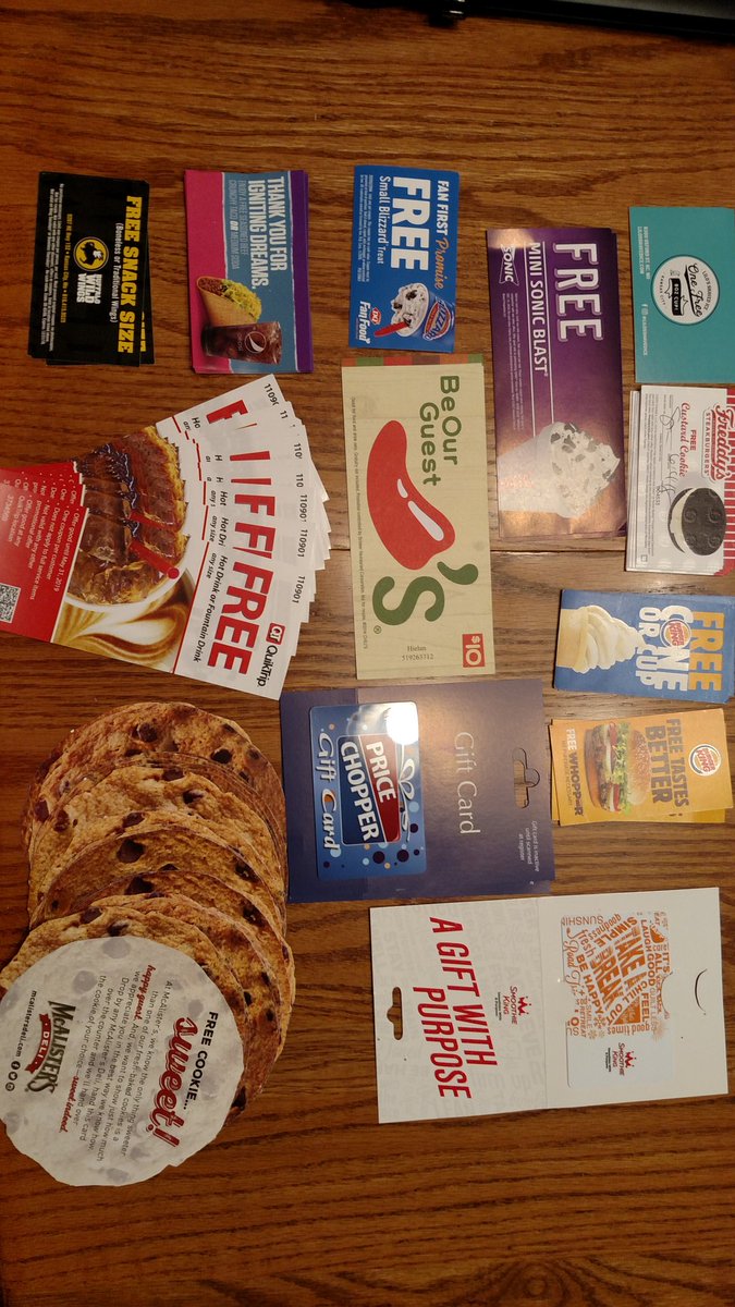 LHGators's tweet photo. Lots of FREE food/snack/drink giveaways for the Gators swim team party tonight. Fun gets started at the pool at 6pm! Thanks to all our sponsors. Great evening ahead! Come join the fun! https://t.co/n8VFzcnyRD