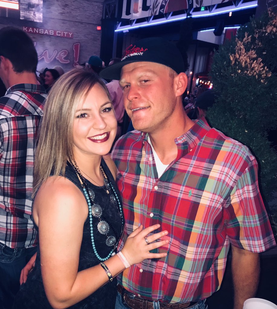 ClintThomp's tweet photo. I swear she was faded worst than I was @allisonhickey9 https://t.co/MACdObxpZW