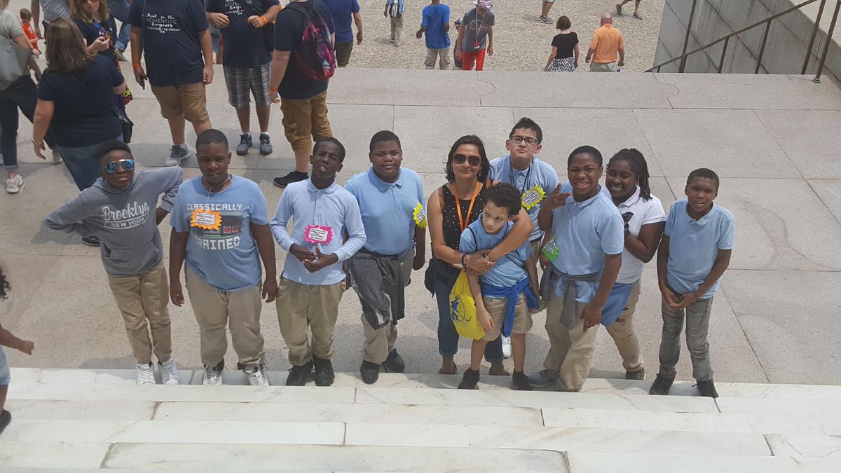 ColumbusTHT's tweet photo. Columbus 5th Grade Students in DC!!! #lifeofaprincipal #lit #classof2025 #littrips https://t.co/Cu0twmXDVc