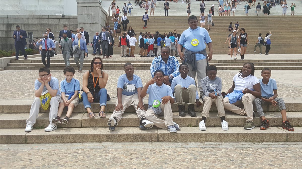 ColumbusTHT's tweet photo. Columbus 5th Grade Students in DC!!! #lifeofaprincipal #lit #classof2025 #littrips https://t.co/Cu0twmXDVc