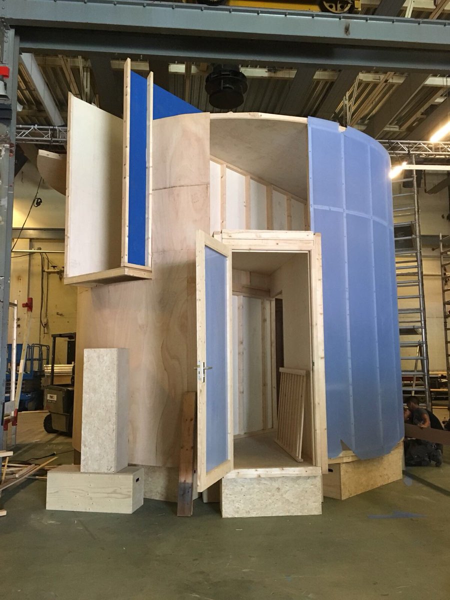 Met <a href="/scapetownNL/">Scapetown</a> 2017 nog vers in het geheugen zijn we deze week begonnen aan de opbouw van #Scapetown 2018 <a href="/Klokgebouw/">Klokgebouw</a>. Wij zijn er met onze leerlingen klaar voor om er weer een groot succes van te maken! <a href="/BouwendNL/">Koninklijke Bouwend Nederland</a> <a href="/debouwmaakthet_/">debouwmaakthet</a>