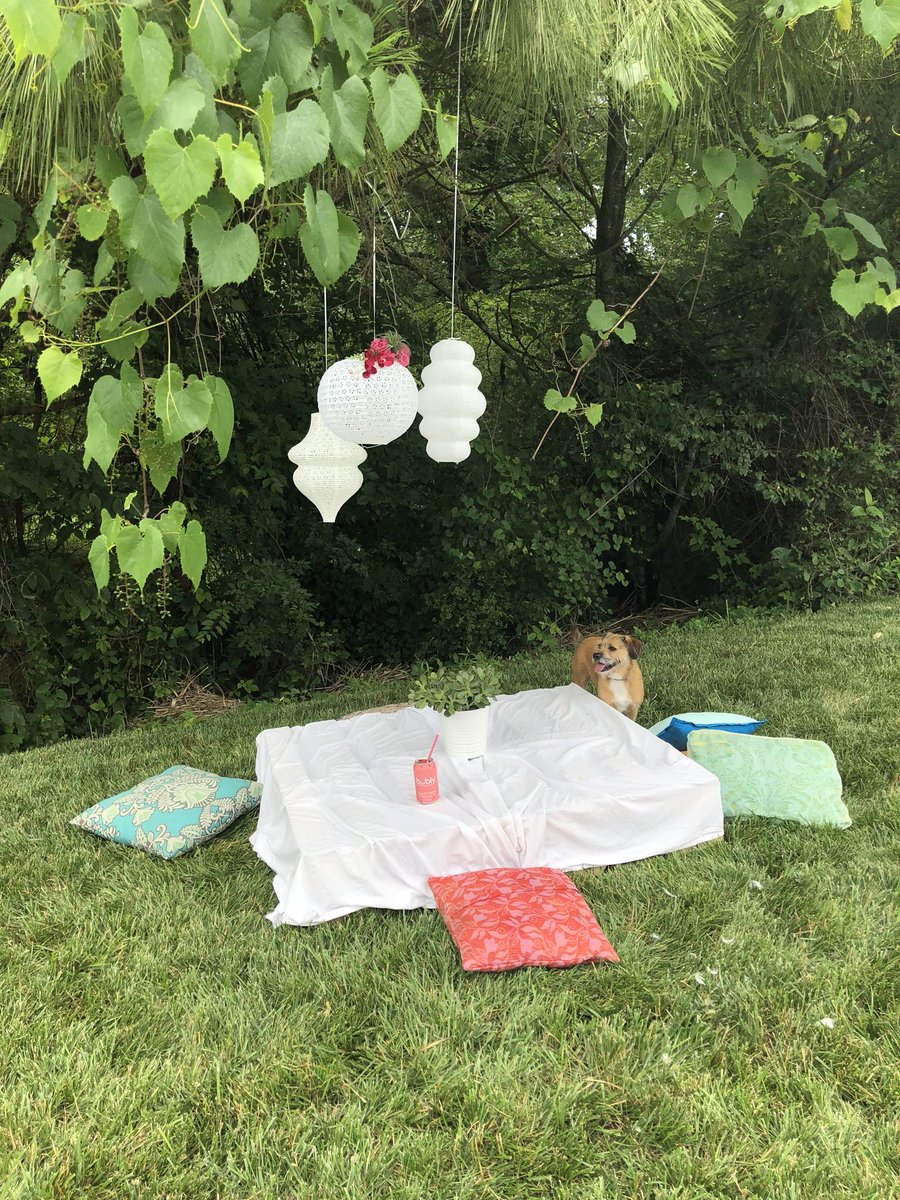 BeSoStyle's tweet photo. Cheers to the weekend! 🍹Sharing some garden party vibes from last weekend 🍹Miss u already @PamStasneyStyle #bohochic #bohostyle #bohemian #jungalowstyle #outdoordecor #gardenparty #weekendvibes #photostylist #partydecor #pursuepretty https://t.co/2AgowK49Vz