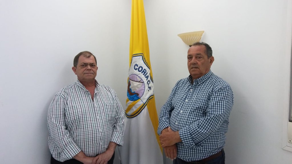 Coria_CF's tweet photo. Noticia| José Suárez Álvarez, el conocido autor coriano Pepe Suárez, será el encargado de confeccionar el libro del Centenario del Coria C.F. 💛💯📖🖊 https://t.co/aLJ3qWeFSO
