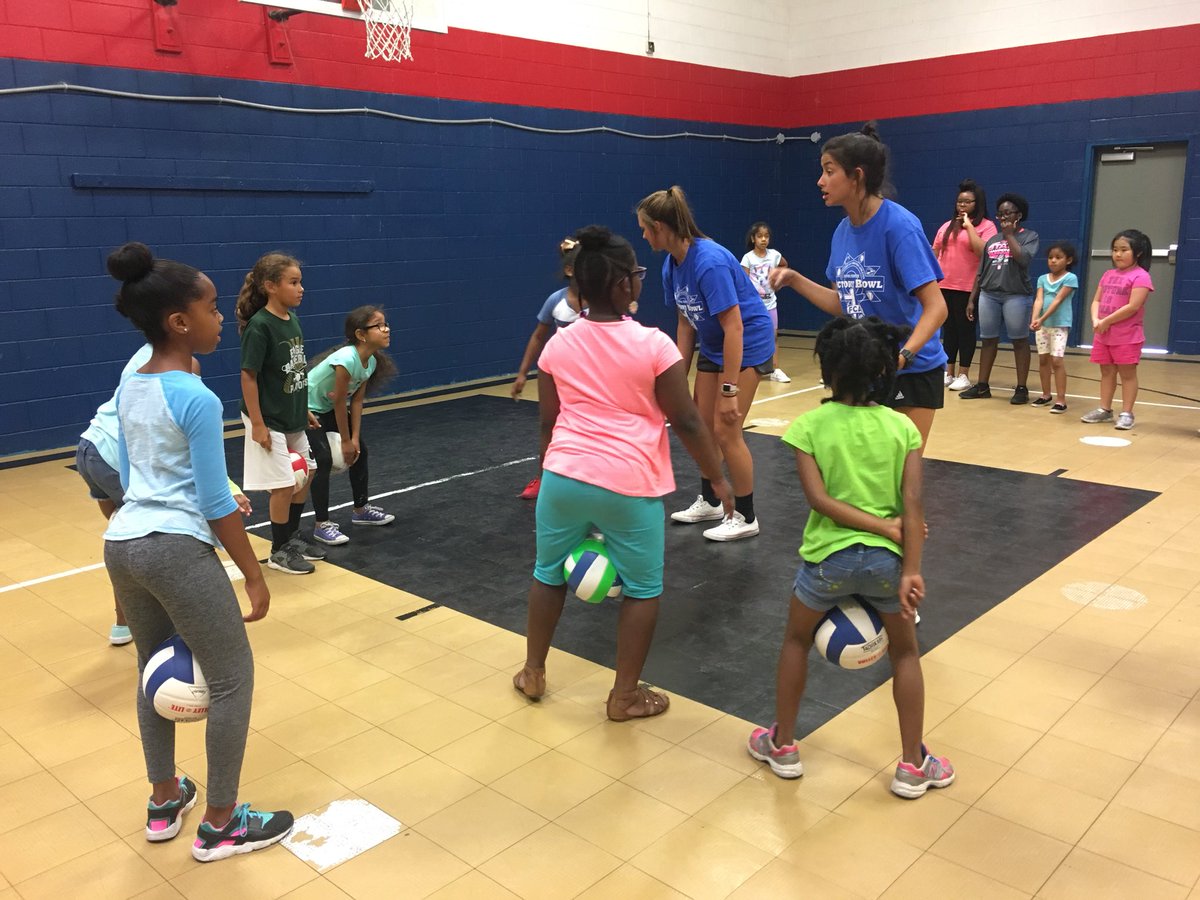kelsi_caraway's tweet photo. My favorite experience so far during #FCAVictoryBowl week has been visiting the Waco Boys &amp; Girls Club! #GoBlue #BlueOnTwo https://t.co/w9FBlB6mz2
