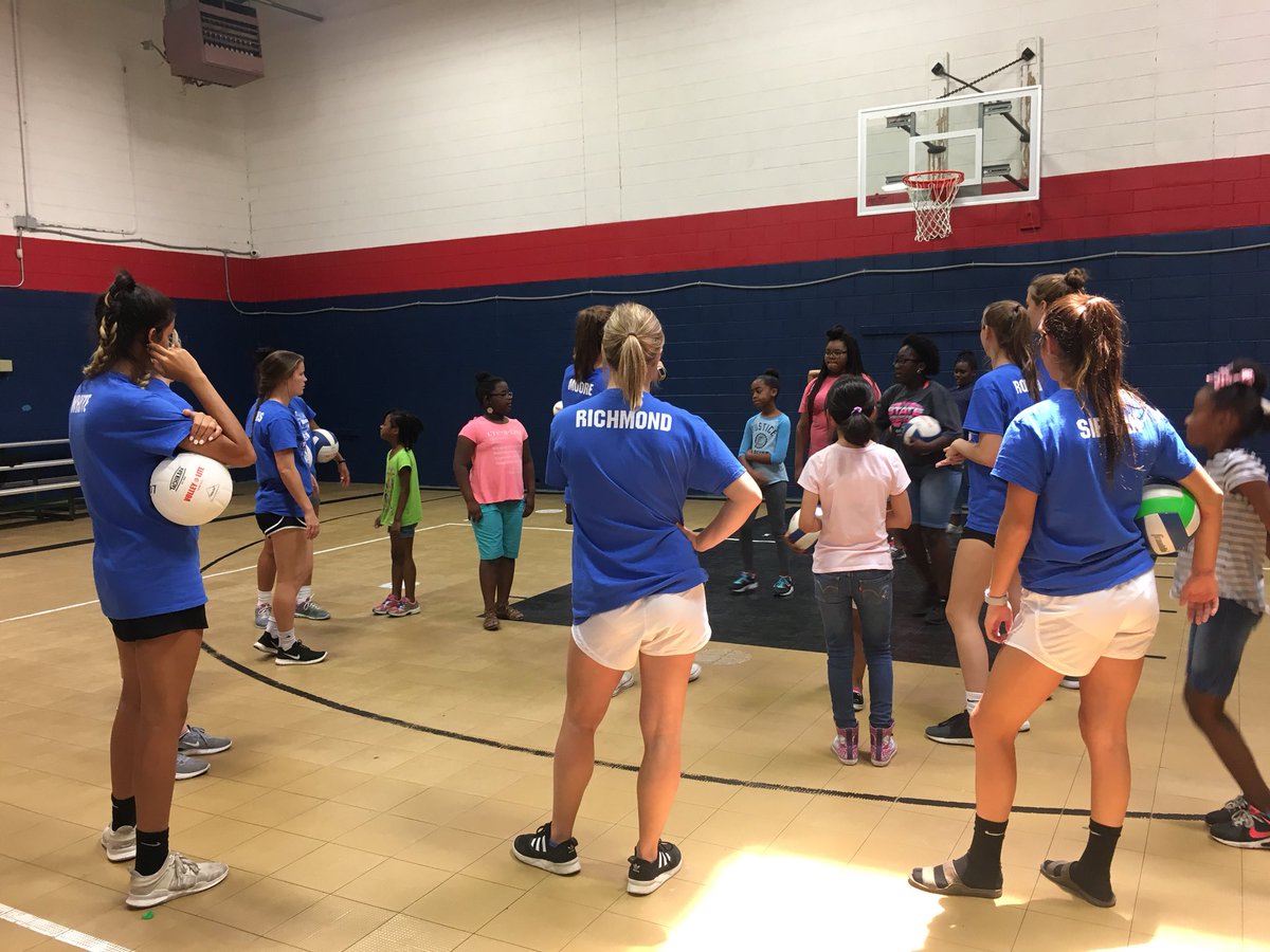 kelsi_caraway's tweet photo. My favorite experience so far during #FCAVictoryBowl week has been visiting the Waco Boys &amp; Girls Club! #GoBlue #BlueOnTwo https://t.co/w9FBlB6mz2
