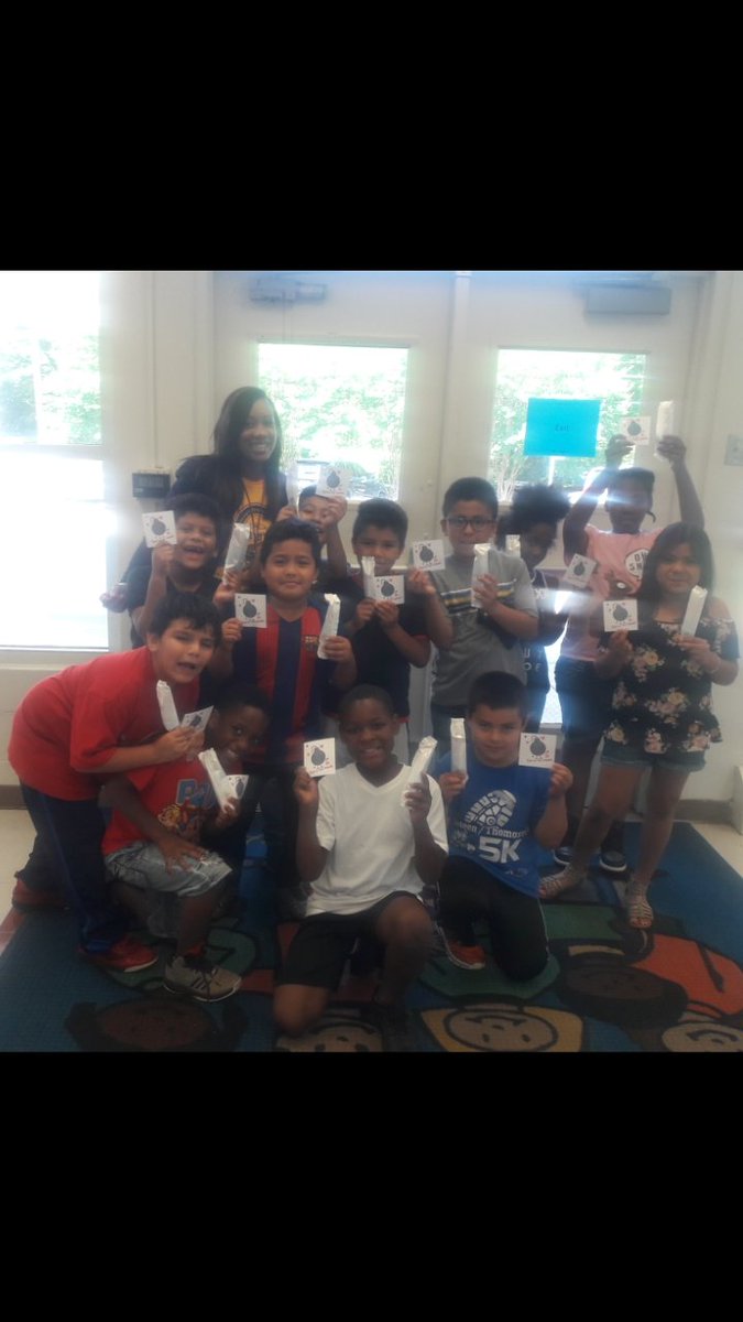 YCrockRocks's tweet photo. First group to receive "Crockett's Summer Suprise" treat. They earned thumbs up tickets throughout the week from their teachers.
#benteenpowerup #bombpopsicles #youarethebomb!
@docdrewlovett @APCALDWELL_ https://t.co/wskfrjNbqT
