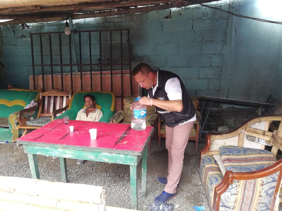 gobertsachila's tweet photo. #Seguridad | Operativo de control de PAF y de LICOR ARTESANAL 

7 establecimientos fueron citados, además se decomisó aproximadamente 400 litros de licor artesanal, logrando de esta manera sacarlo del expendió ilegal #TrabajamosJuntos @verduga_mary @MinInteriorEc https://t.co/i0UkNVsVQ7