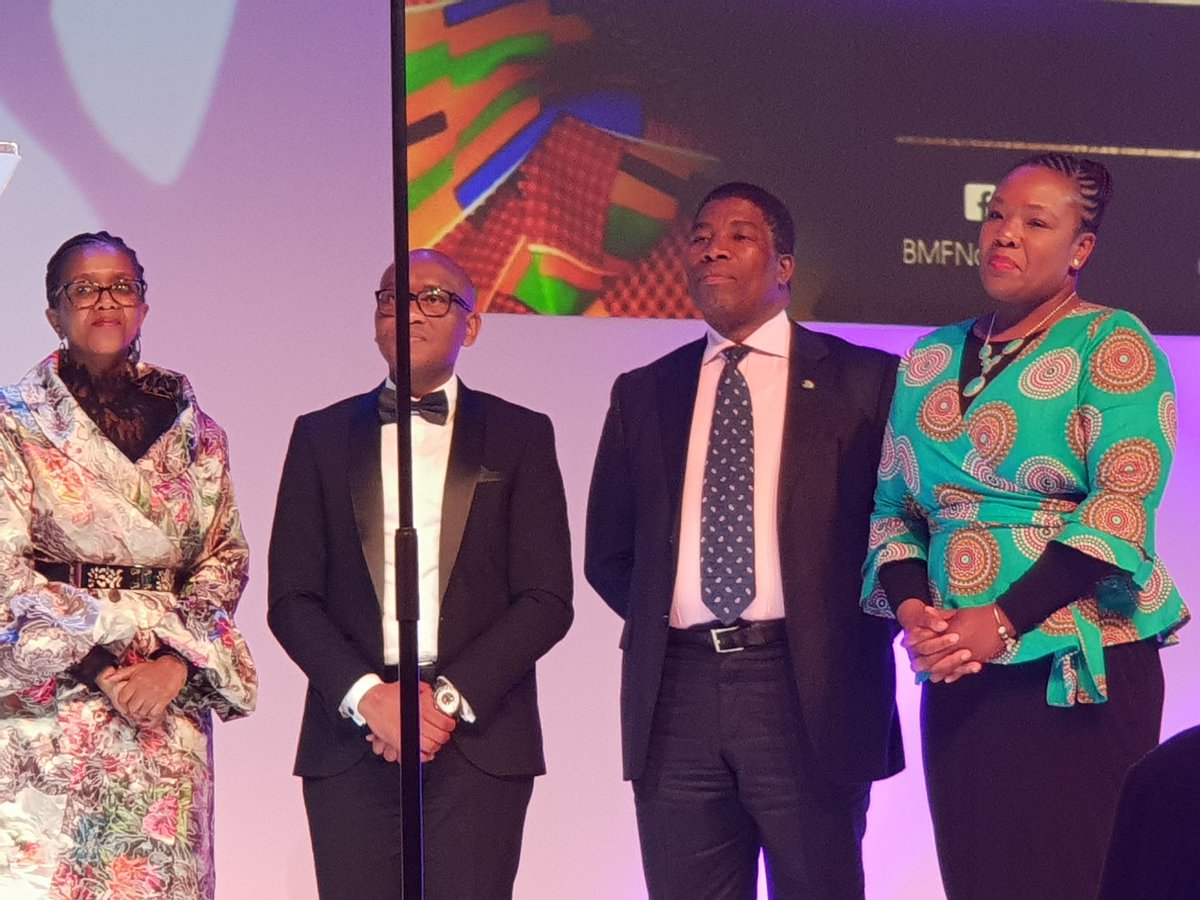 MkhariGiven's tweet photo. Congratulations @tsakanimspice a deserving recipient of the BMF #BlackExcellenceAwards #BMFDinner2018 https://t.co/otxwxLOkUw