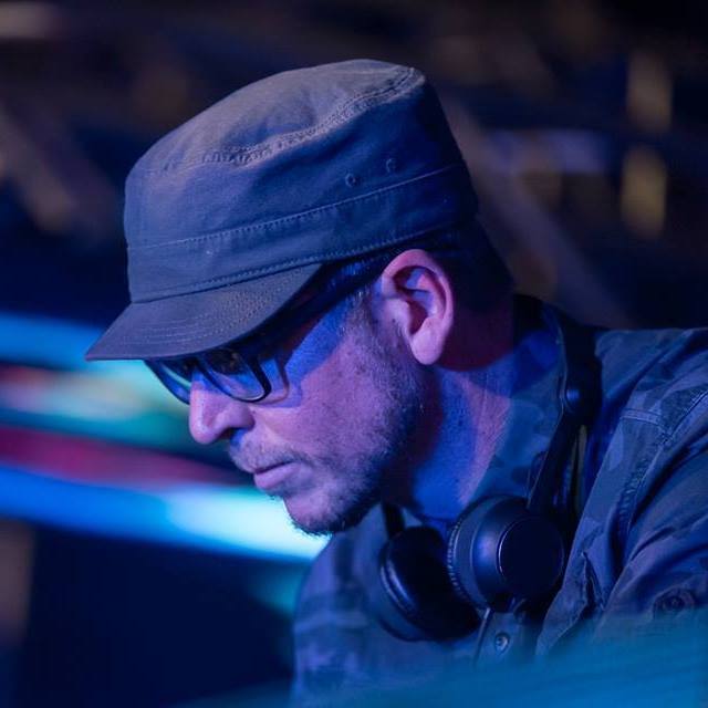 Hit_Refresh's tweet photo. It's another chapter of #VeteransDigDeep tonight featuring @TheRudeman_, a Dj whose credentials stretch back to Cape Town’s legendary Syndicate Records. @Dj_Strat3gy gets us warmed up in 10min with Rudeman hitting the decks at 00:30. #HitRefresh https://t.co/gr7PESZLJa