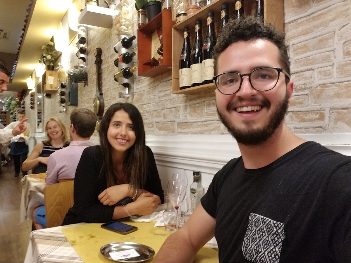 JuanPa's tweet photo. Cena con @mndez_liz. Siganla para saber más de #HackBajio ❤🦁 https://t.co/KO5UIF2O7G