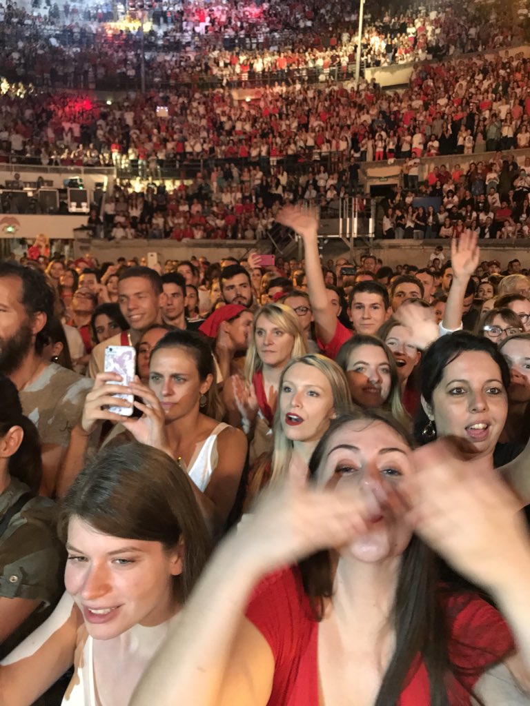 nikosaliagas's tweet photo. Soirée de partage et de bonnes ondes à #Nîmes #lcdla https://t.co/n1Dnzxh55e