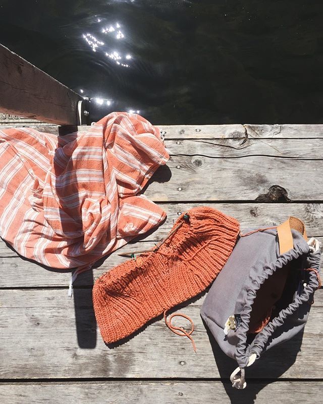 rachelbyhand's tweet photo. Knit, swim, repeat.
.
#squam2018 #squamlove #knittersofinstagram #fringefieldbag #placesyoucanknit https://t.co/qZFMJdcELK https://t.co/GlIaumYiOv