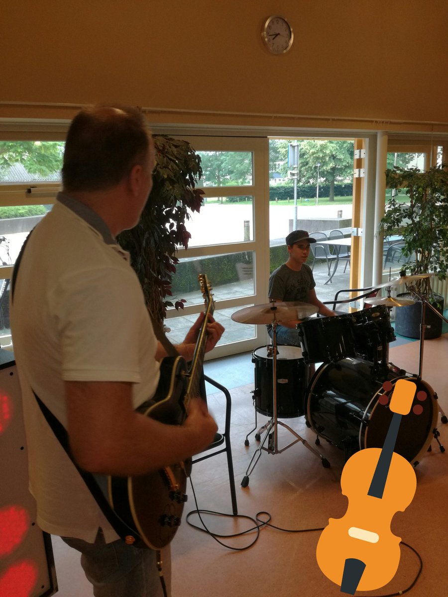 LucBeld's tweet photo. Vandaag topdrukte qua recreatie!
1. Erik Braamhaar Toernooi
2. Voorbereiding TruckRun, wij zijn klaar voor de mooie dag van morgen!
3. Draai je eigen bar, #ColckHof

https://t.co/U5KD07Nz0I
@TukkerTruckers 
@DTZC 
@GVeldscholte https://t.co/o8k2m67Eel