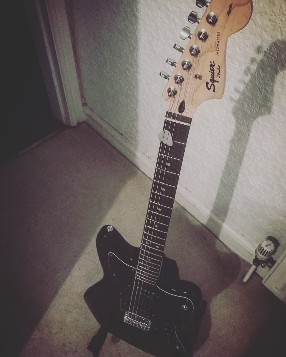 exowavesuk's tweet image. Freshly Cleaned and Re-Strung #jazzmaster #fender #restring #readyforaction