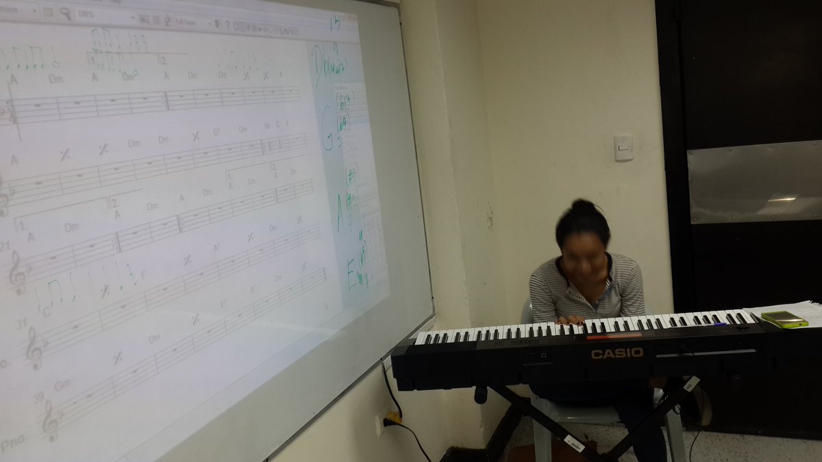 produdom's tweet photo. Mis alumnos de Composición de la @uartesec trabajando en la creación de un Pasillo ecuatoriano como primer examen del semestre.
#Ecuador #Guayaquil #MusicadelEcuador #Universidaddelasartes https://t.co/Ki1iGntmX7