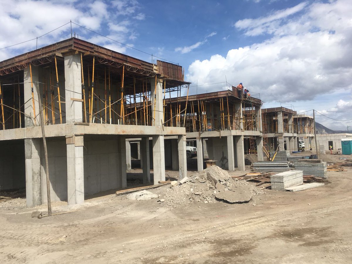SECOB_Ec's tweet photo. La Educación es sinónimo de progreso. Gracias al apoyo del “Gobierno de Todos” seguimos construyendo infraestructura en beneficio de niños y jóvenes. En Pichincha ejecutamos la Unidad Educativa del Milenio Mitad del Mundo que tiene un avance del 48.51%. @Lenin @Presidencia_Ec https://t.co/fyjRIftMMY