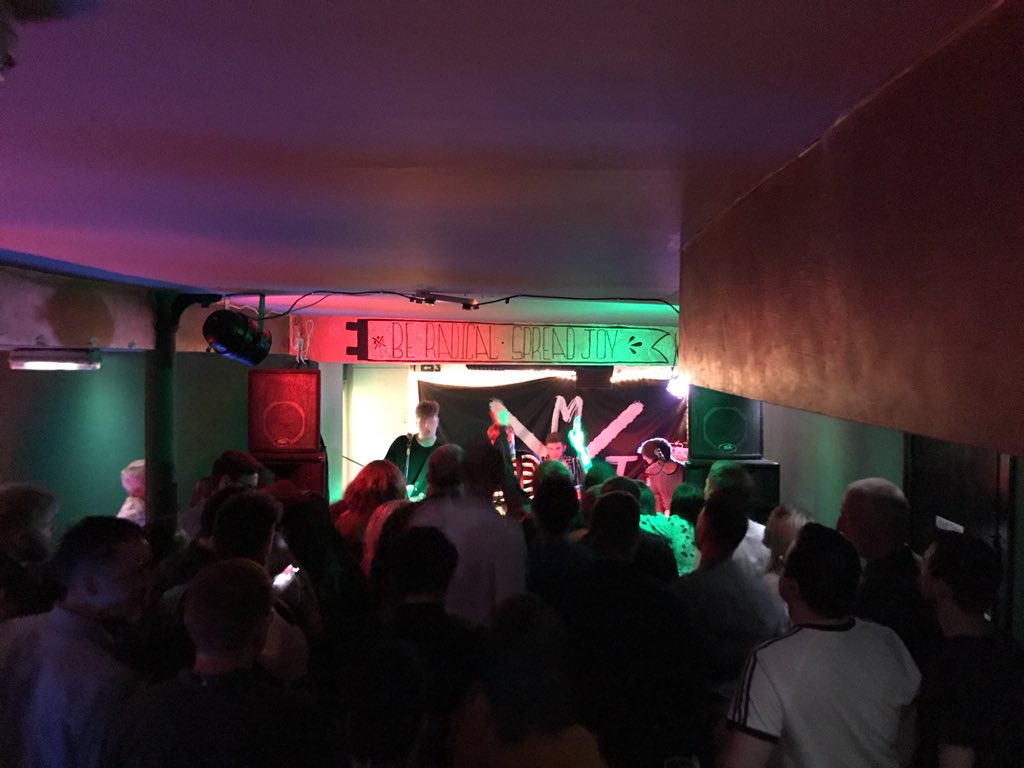 stirling1296's tweet image. #RetroVideoClub from@Edinburgh live in #ConroysBasement in Dundee tonight. Decent wee band.