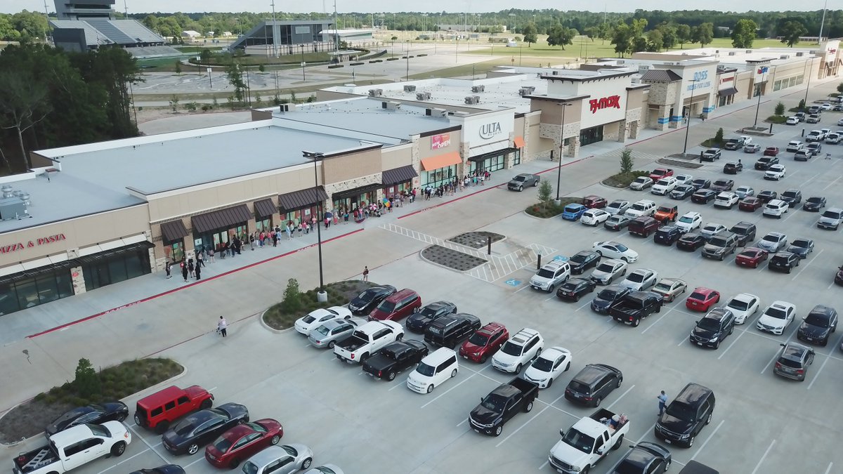 SignorelliCo's tweet photo. Today, @ultabeauty celebrated the grand opening in @ValleyRanchTC. The new prototype is one of two in the Greater Houston Area featuring a new @MACcosmetics section. #ShopVRTC #ultabeauty https://t.co/B44rOgfYic https://t.co/DRE7MLLpdp