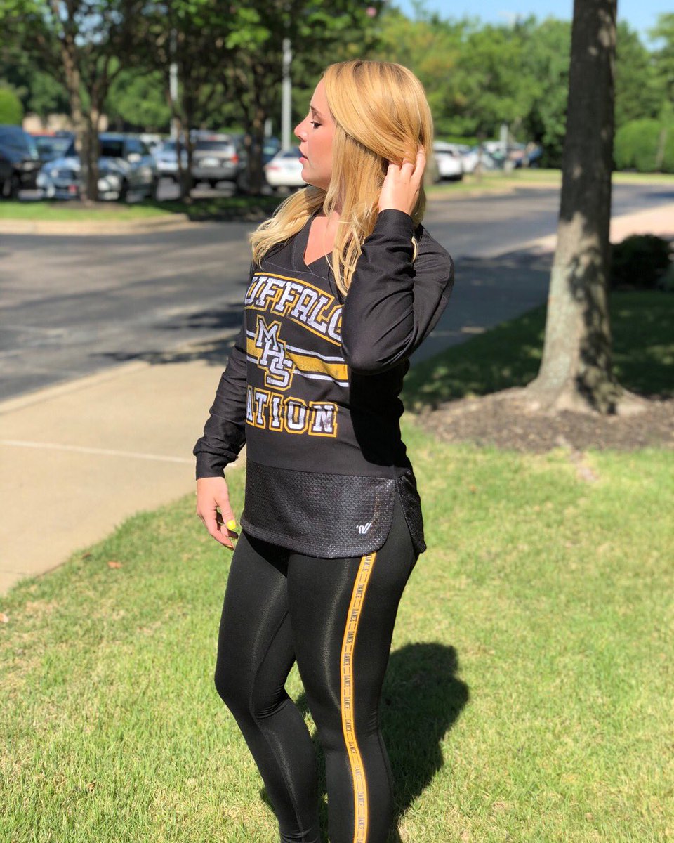 VarsityFashions's tweet photo. It’s ⏰ to mesh up your Game Day wardrobe. For more #VarsityStyle you can wear on Game Day and every day >> https://t.co/1hNbaVRsFI https://t.co/FRuSTnJosK