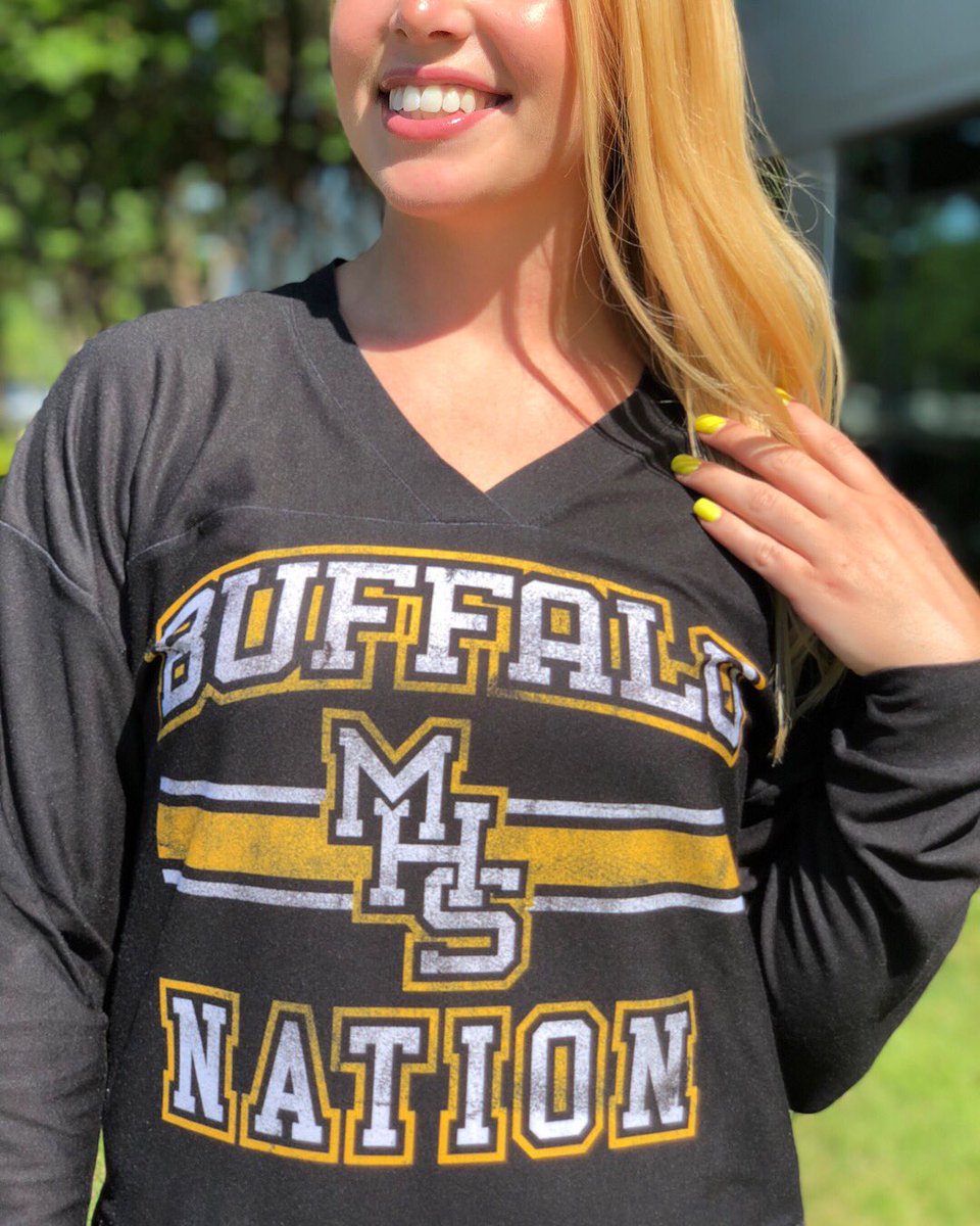 VarsityFashions's tweet photo. It’s ⏰ to mesh up your Game Day wardrobe. For more #VarsityStyle you can wear on Game Day and every day >> https://t.co/1hNbaVRsFI https://t.co/FRuSTnJosK