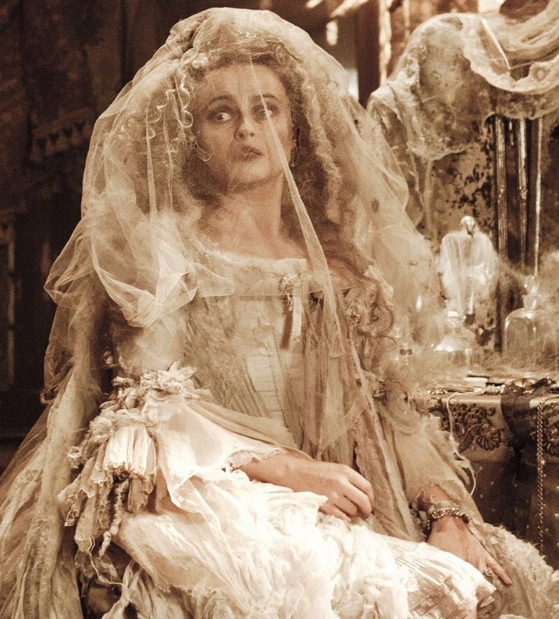 Gingercupcake10's tweet photo. Hayley looks like Miss Havisham in her wedding dress!!😂😂 #LoveIsIand #podictions https://t.co/NSAlce1gim