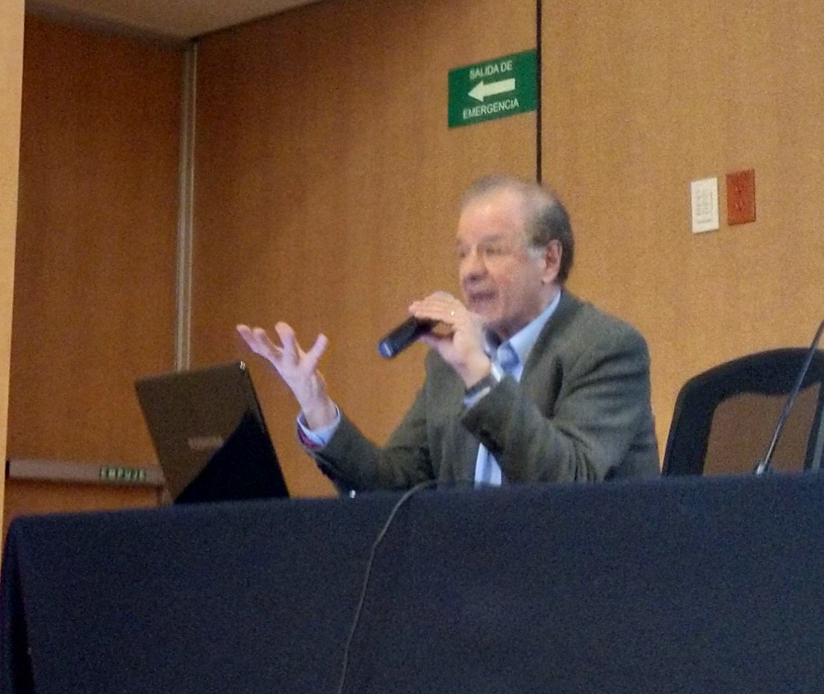 conapsimx's tweet photo. La inteligencia está distribuida: Dr. Felipe Tirado @Iztacala #Conapsi2018 https://t.co/5XdfalvVOZ