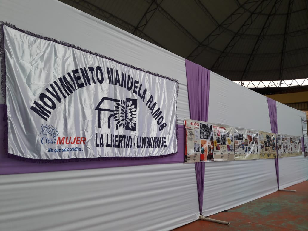 ManuelaRamos's tweet photo. TRUJILLO (Moche):  Más de 100 socias de CrediMujer @ManuelaRamos participan en jornada de Bancos Comunales con servicios de prevención de la salud, deportes y haciendo #MemoriaFeminista en Exposición fotos y documentos @ManuelaRamos 40 años caminando x la Igualdad. https://t.co/1aYLG3kYNL