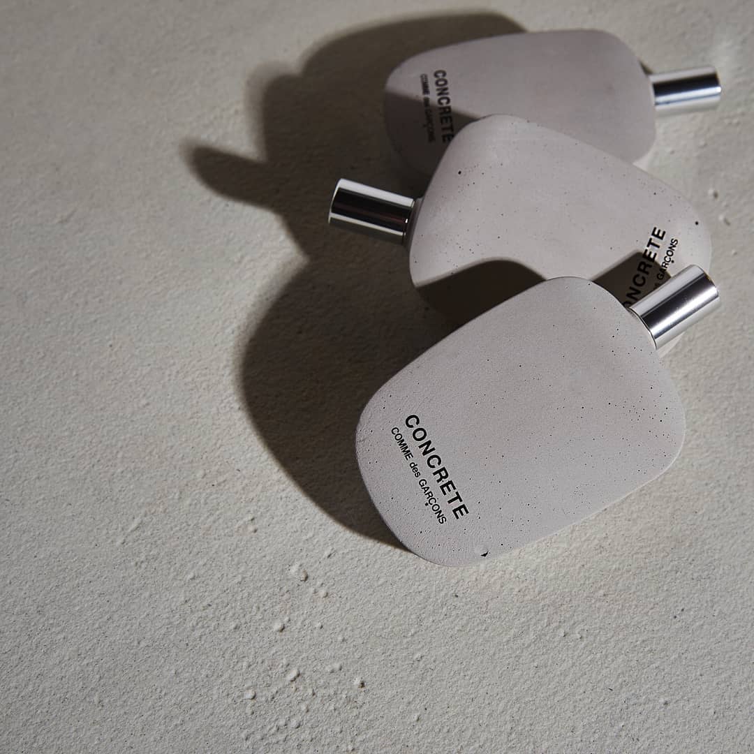 endclothing's tweet image. Featuring notes of cardamom, rose and musk, this smoky signature scent from @COMMEGARCONS is available online now -- end.global/597