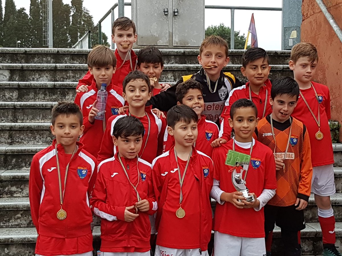 No solo trabajamos la pista. El Benja f8 brillante ganador  del torneo del @Navarrocf1. ¡Gracias por la invitación!