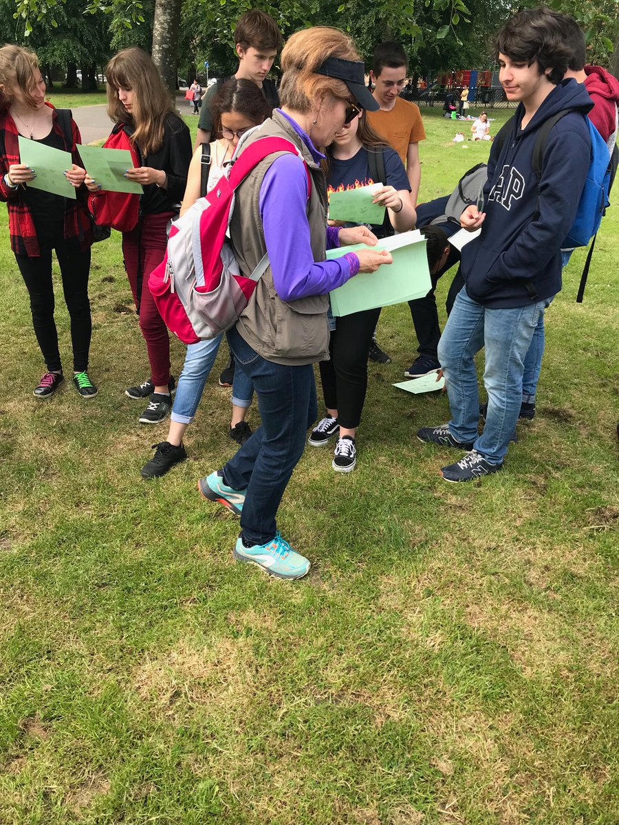 Holyrood_MLangs's tweet photo. Late afternoon walk in Queen’s Park yesterday learning about the medicinal properties of plants in our local area and the impact of environmental changes in Scotland and France #itsourplanet #aixchange https://t.co/NKTYabwx8t