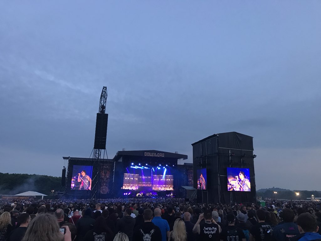 Gameofgoogle's tweet image. Prefect night at download watching the best with the best @Jadezillaa #Dl2018 🤘