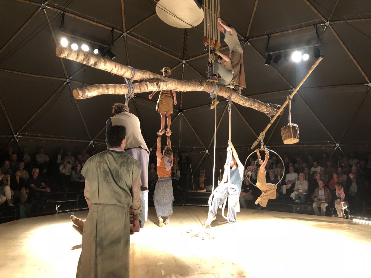 <a href="/blauhynder/">Blau Hynder</a> Finestra Aperta. Wát een voorstelling, samen met #OVD ondernemers drachten 65 jr jubileum ! Wat een prachtige voorstelling 👍💥een echte #aanrader !!!   @DeLawei   <a href="/LF2018/">Castello</a>