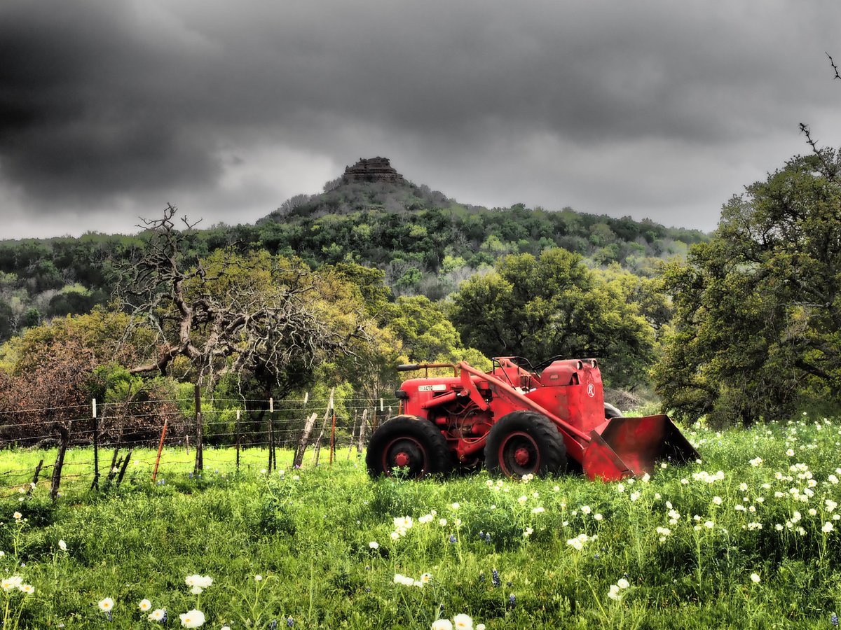 AnthonyWhitt_'s tweet photo. #FlashbackFriday: Discovered this tractor while exploring the back roads of the #WillowCityLoop in the #Texas #HillCountry a few years ago.
https://t.co/mMwl91nk90 https://t.co/sGSjQvl6pZ