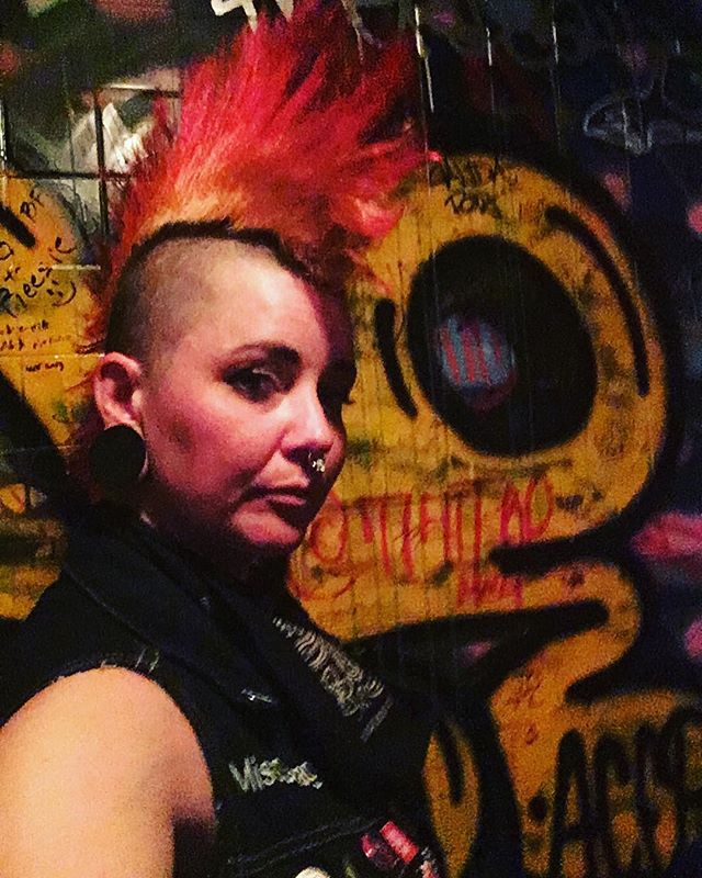 BeautyBar_LV's tweet photo. Beauty bar. Weekend of amazing TJ Family love 🖤  #FBF #flashbackfriday #latergram #turbojugend #turbojugendeastvan #prb2018 #punkrockbowling #girlswithmohawks #girlswithtattoos #stretchedears #vegas #FBF #flashbackfriday
Photo cred: @miss_dirtbag https://t.co/NKsQ6UJzgO