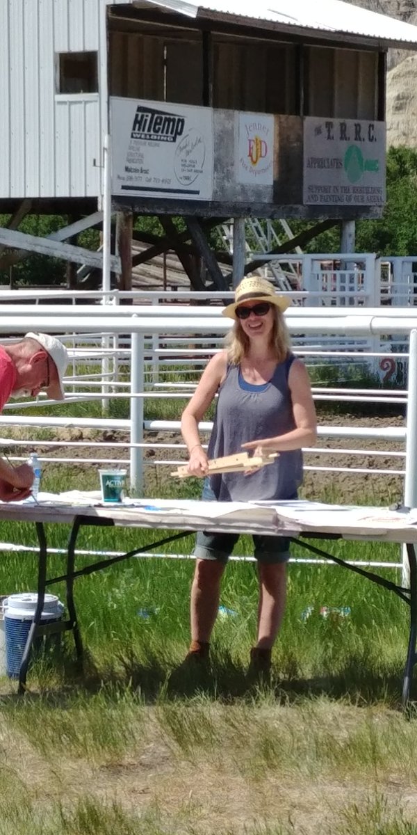 tanisregan333's tweet photo. Artist Wendy Struck came to Jenner Howler Fun Run to do collaberative community art project! #JennerStrong! @JennerPRSD8 #prsd8 https://t.co/Clieifiyao