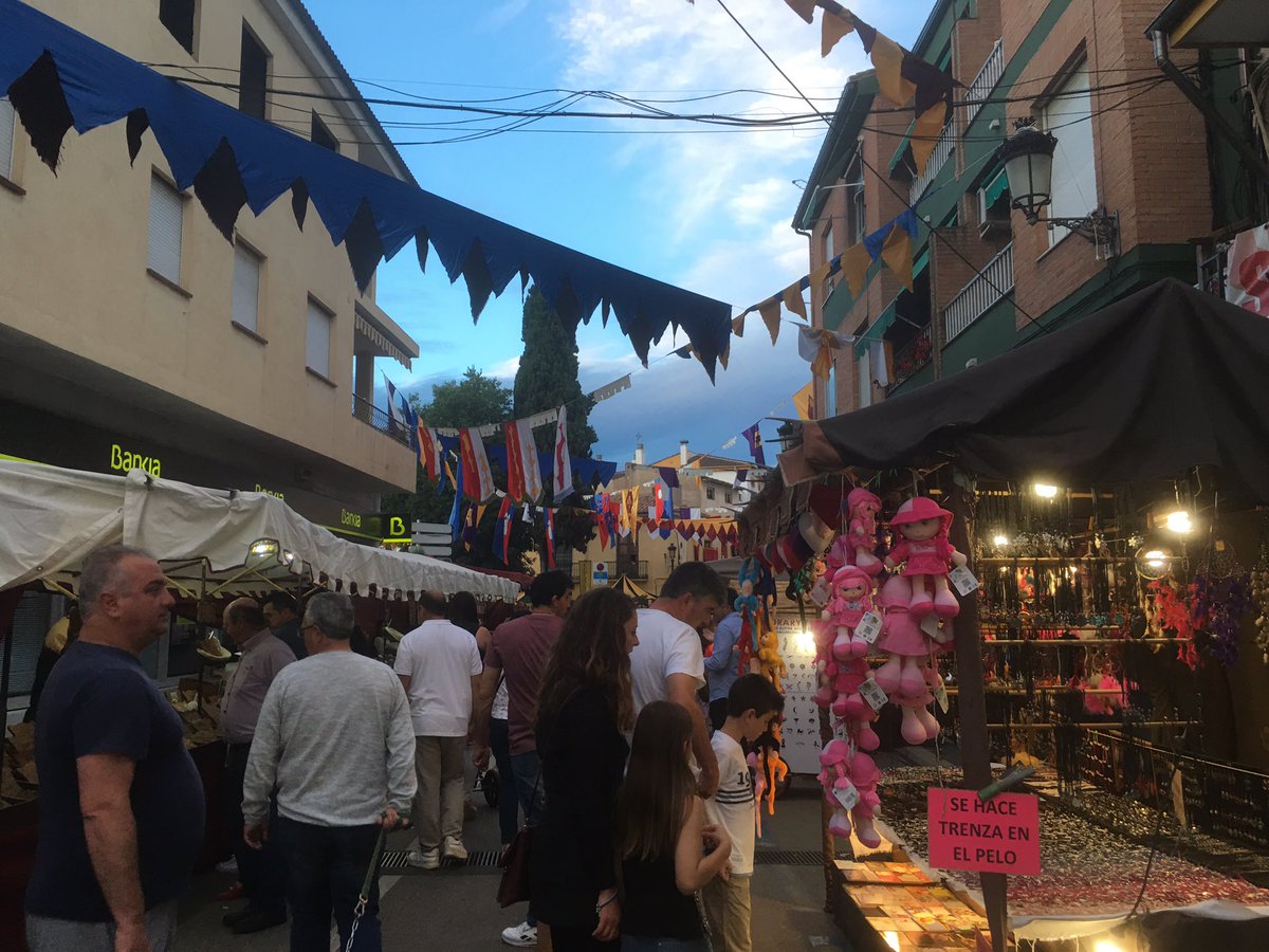 PCivilOgijares's tweet photo. Primer día concluido en el Mercado Medieval en nuestro municipio, mañana más y mejor #LasProtesCuentan #estamosporti #FindeMedieval https://t.co/cYkFdye64U